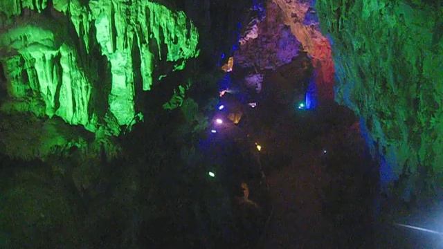 В пещере "Guanyan" (Корона короля) смотреть онлайн