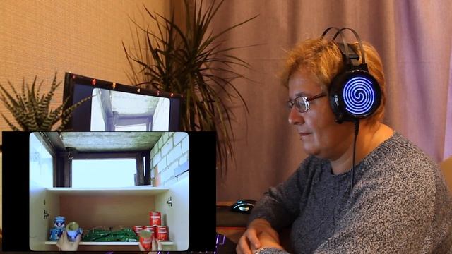 РЕАКЦИЯ МАМЫ НА [SQWOZ BAB - НЕ БАБУШКА] смотреть онлайн
