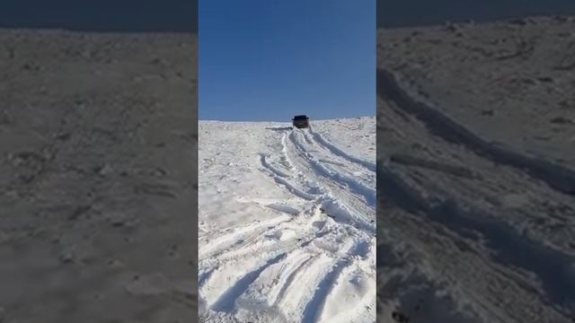 190 Mercedes-Benz.мерседес 190 по снегу,в горку. 1.8 стоковый. смотреть онлайн