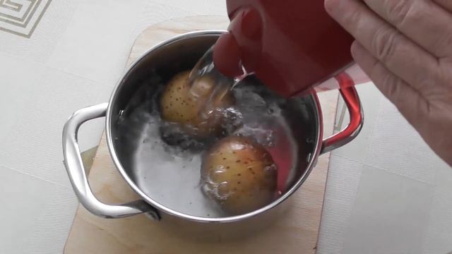 Как быстро почистить картошку в мундирах? Простые варианты от ARGoStav kitchen. смотреть онлайн