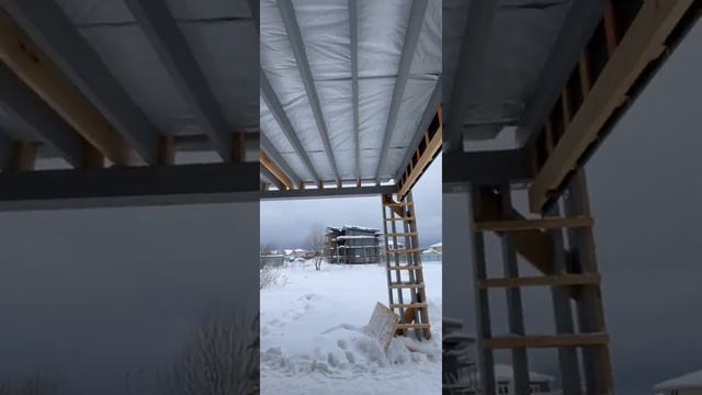 Навес для машины практически готов.  #barnhouse #барнхаус #строительстводомов #строимдом