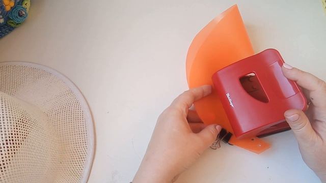 Как я сделала из пластиковой папки модный аксессуар от солнца#кепкасвоимируками смотреть онлайн