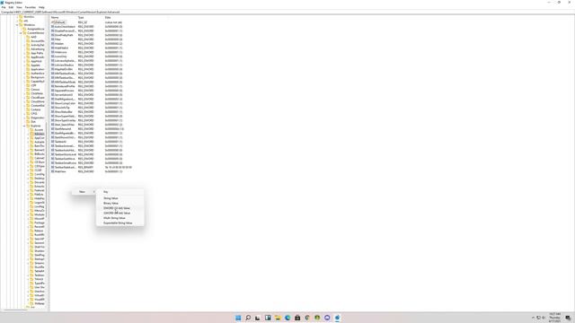 How To Enable Small Taskbar Icons In Windows 11 смотреть онлайн
