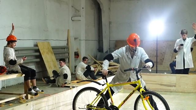 НАСТОЯЩИЙ КАТОК ИЗ МЫЛА И СКОТЧА смотреть онлайн