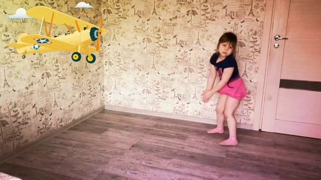 САНЯ И СОНЯ ИГРАЮТ В "ЛЕТЧИКИ НА АЭРОДРОМ" МУЗЫКАЛЬНАЯ ИГРА! смотреть онлайн