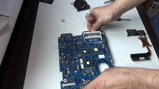 Samsung R519 Разборка ноутбука смотреть онлайн