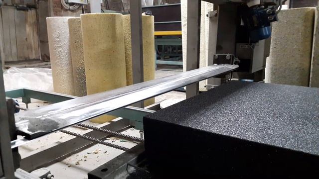 Резка вспененного полиэтилена.