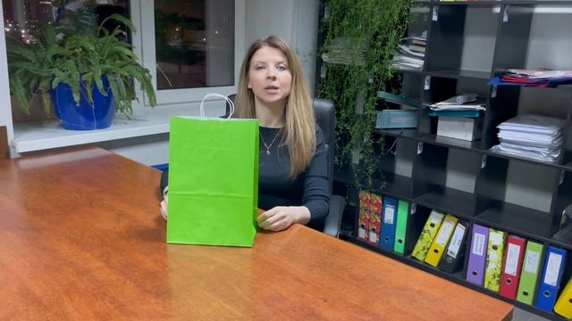 Зеленые крафт пакеты с кручеными ручками - купить цветные крафт пакеты в розницу WebPack.ru смотреть онлайн