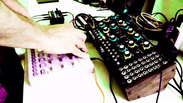 random techno 263 (134bpm) Model Cycles, Mother-32, NTS-1, Bastl Bestie Feedback смотреть онлайн