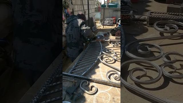 Перила с элементами ковки смотреть онлайн