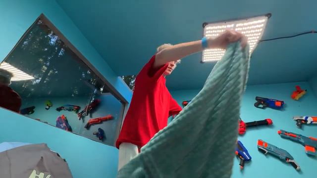 Построили НЕВИДЕМУЮ СЕКРЕТНУЮ КОМНАТУ в ЛЕСУ! смотреть онлайн