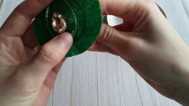 Брошка АВОКАДО своїми руками. Embroidered brooch avocado. Брошка з бісеру майстер-клас. Embroidery смотреть онлайн