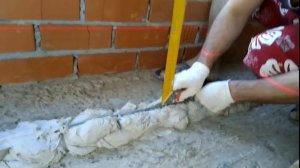 Как установить маяки на пол для стяжки? Как сделать стяжку?