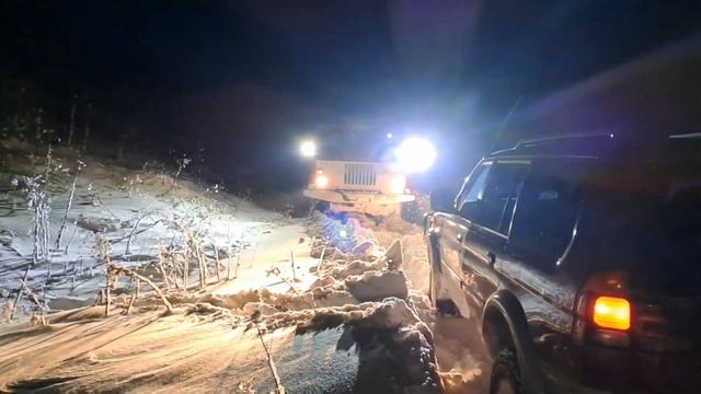 firetruck Gaz 66 and Mitsubishi pajero sport. deep snow смотреть онлайн