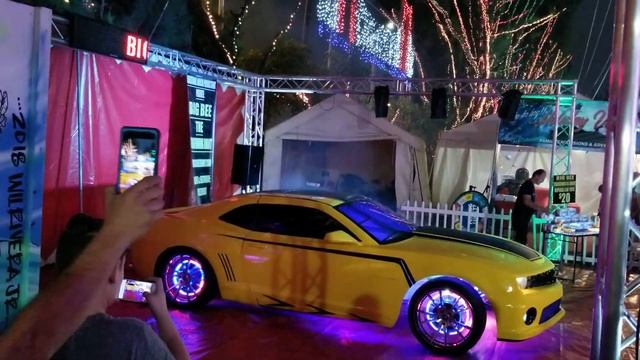 Big Bee Transformer Show at Santa's Enchanted Forest смотреть онлайн