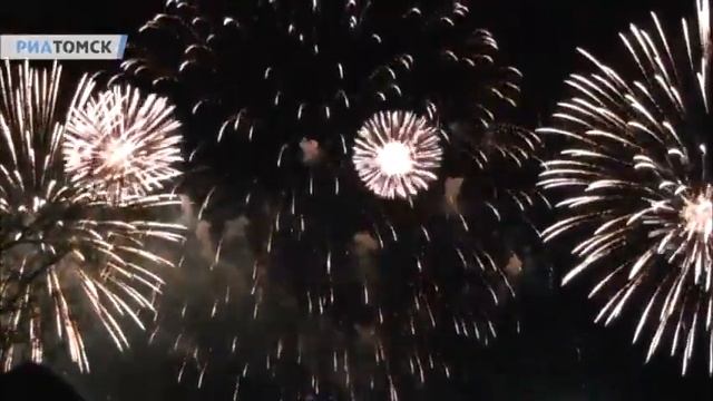 Праздничный салют на День Победы в Томске смотреть онлайн