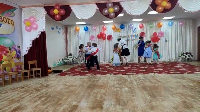После ухода из зала. (как сюрпризный момент для родителей)