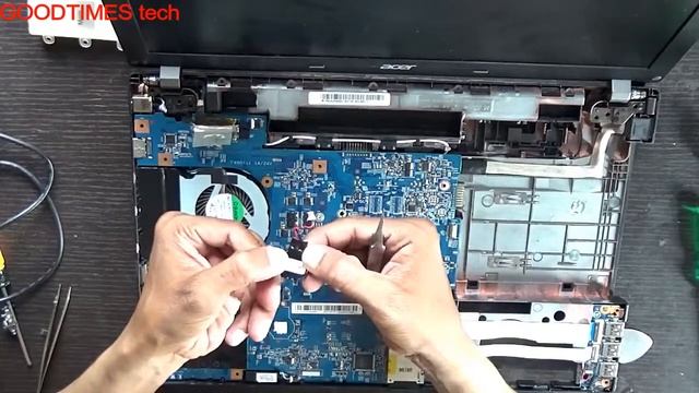 Acer Travelmate P653 Replacing BIOS Battery смотреть онлайн