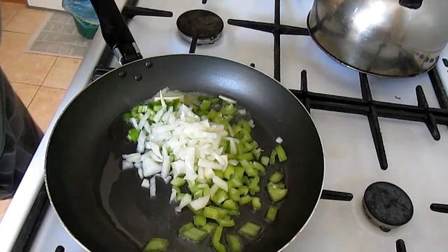 Яичница с помидорами - Вкусная Шакшука. смотреть онлайн