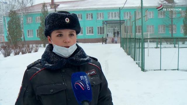 В Серпухове сотрудники ГИБДД провели акцию "Зимние каникулы" смотреть онлайн