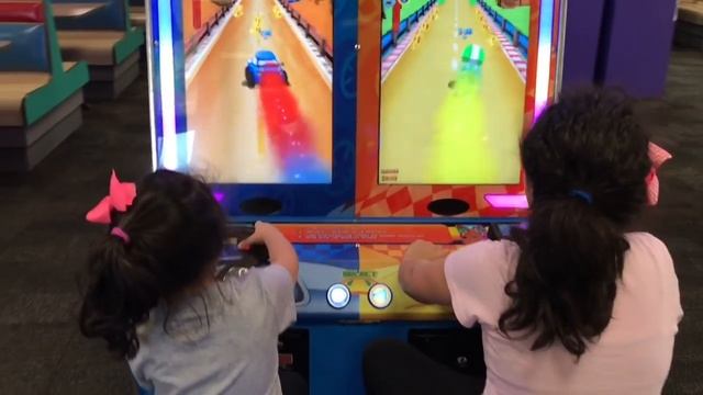 Chuck E Cheese's Kids Fun Games Pizza Tickets Party Lazer Maze Rides Indoor Play Area смотреть онлайн