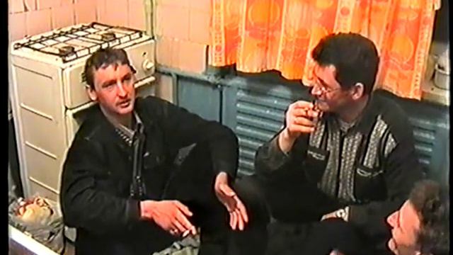 Когда мы были молодыми.... перекур на кухне в день рождения. смотреть онлайн