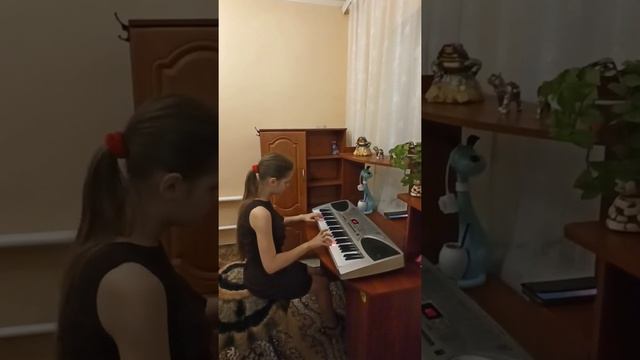 Катюша исполняет пьесу Маленький принц смотреть онлайн