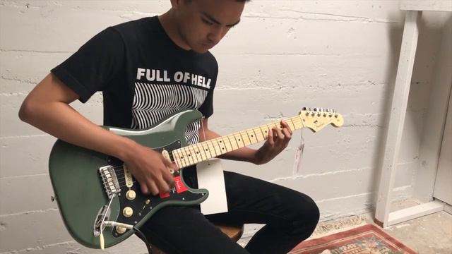 American Professional Stratocaster - Antique Olive with Maple fingerboard смотреть онлайн