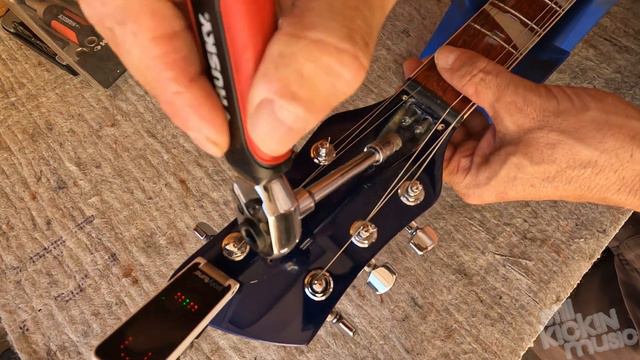 Rickenbacker 360 6-String - Adjust Dual Action Truss Rod - 3-minute demo смотреть онлайн