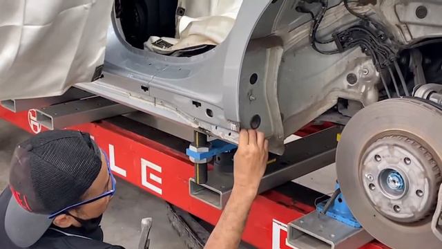 Mercedes-Benz E Class rear accident repair on Celette Sevenne bench with dedicated fixtures смотреть онлайн
