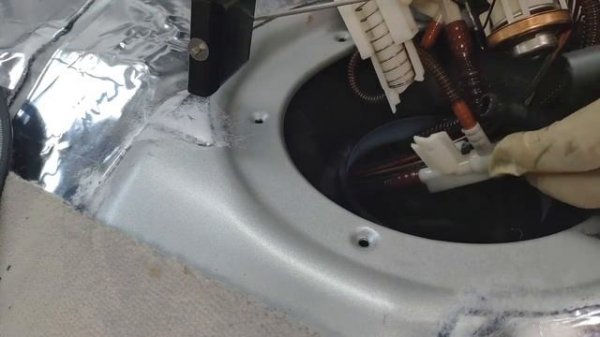 Mercedes W211 не работает датчик топлива Меняем насос.фильтр W211 FUEL PUMP REMOVAL AND REPLACEMEN