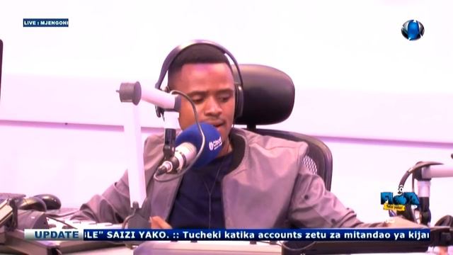 LIVE: B DOZEN ASIMULIA KICHOTOKEA SHOW YA COUNTRY TIGO FIESTA/BONGO FLEVA ROUND TABLE CLOUDS FM. смотреть онлайн