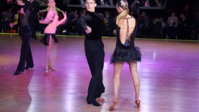 Ксения Клочек и Артём Скульский смотреть онлайн