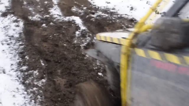 Girlfriend driving my Nissan Y60 :-D смотреть онлайн