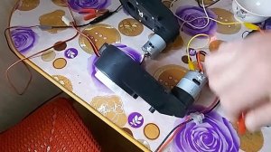 Моторчики с редукторами для детского электромобиля.