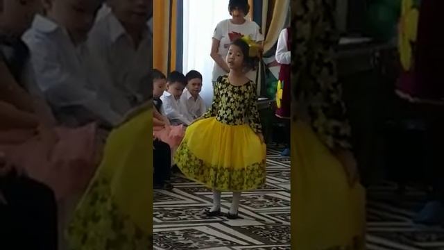 Ходит наша бабушка - Шырай Абилгазы стих Дора ХАЙКИНА смотреть онлайн