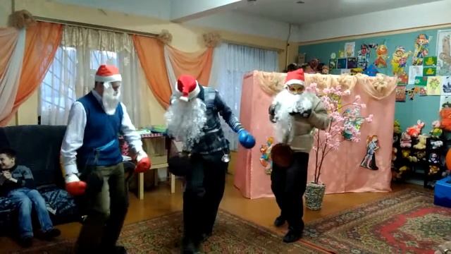танец Дедов морозов смотреть онлайн
