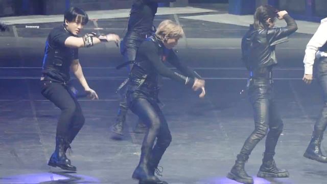 221008 Stray Kids - MANIAC (현진 HYUNJIN focus) смотреть онлайн