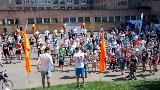 Традиционный забег «Устиновская миля», разминка. 12 мая 2019 Ижевск смотреть онлайн