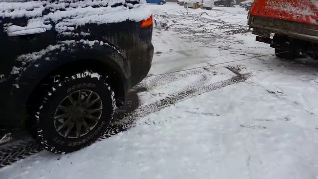 Mitsubishi Pajero Sport II вытаскивает ГАЗель смотреть онлайн