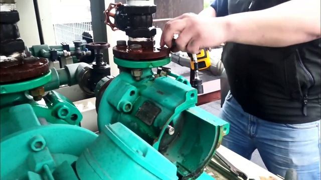 Снять насос с чиллера за 3 минуты?! DeWalt DCF887 в помощь