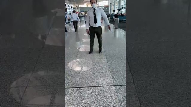 Позорное поведение сотрудников аэропорта Звартноц г. Ереван Арменя. смотреть онлайн