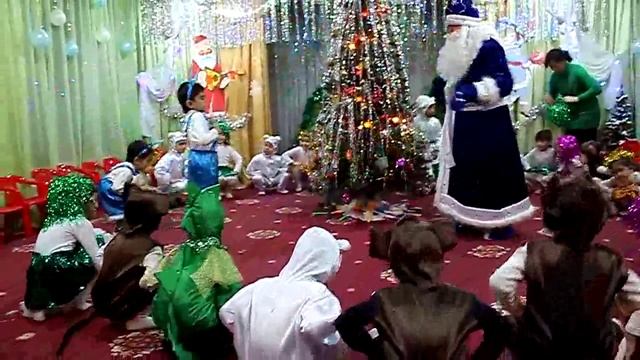 Танец с Дедом Морозом смотреть онлайн
