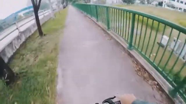 Sengkang to Tuas Lamp Post 1 on two wheels! смотреть онлайн