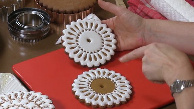 How to Make Eyelet Lace Doily Cookies (aka Part 1 of My 3-D Wedding Bouquets) смотреть онлайн