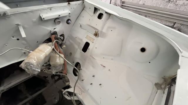 Готовим Семёрку к покраске. Процесс. Покрасили проёмы, подкапотку и багажник. смотреть онлайн