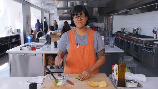 Pro Chefs Make Their Favorite Sandwiches | Test Kitchen Talks | Bon Appétit смотреть онлайн