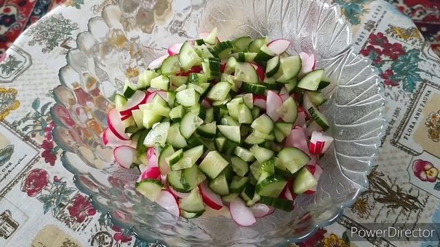 Только польза ,салатик"Весна".Зелень,редис,огурец, яйцо,горошек,сметана,соль. смотреть онлайн