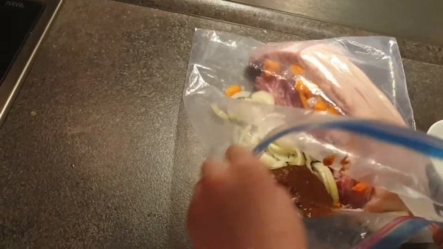 ?Сын сам готовит — Шпигованное мясо ? Длинное видео... смотреть онлайн