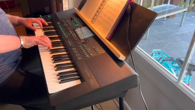 Ginny com lately Live played on the Medeli AKX10 смотреть онлайн